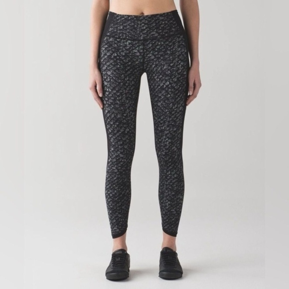 Lululemon athletic leggings size small 24 waist